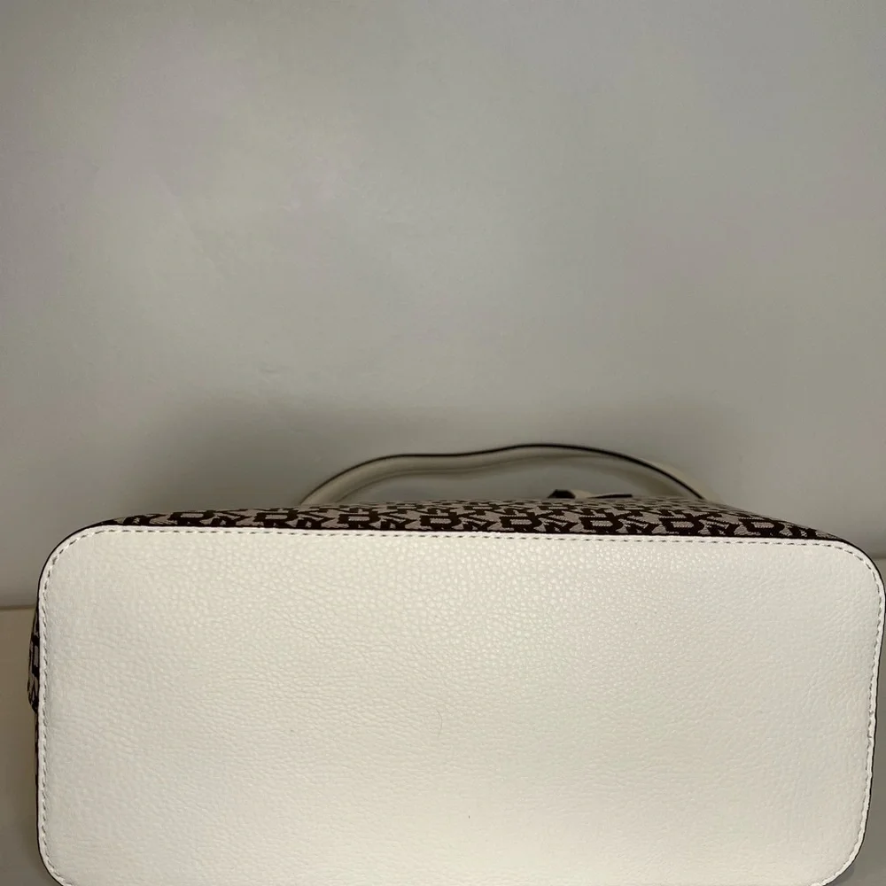 NWT DKNY TOTE SHOULDER BAG WHITE/BROWN - Picture 12 of 13